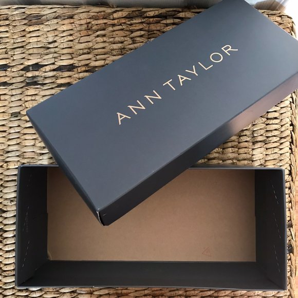 ANN TAYLOR SHOE BOX Empty - Picture 2 of 3